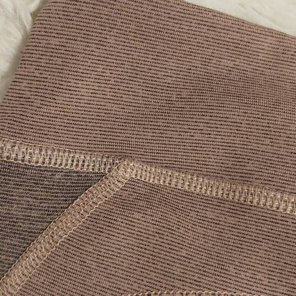 Pink Cropped Leggings - Picture 4 of 4